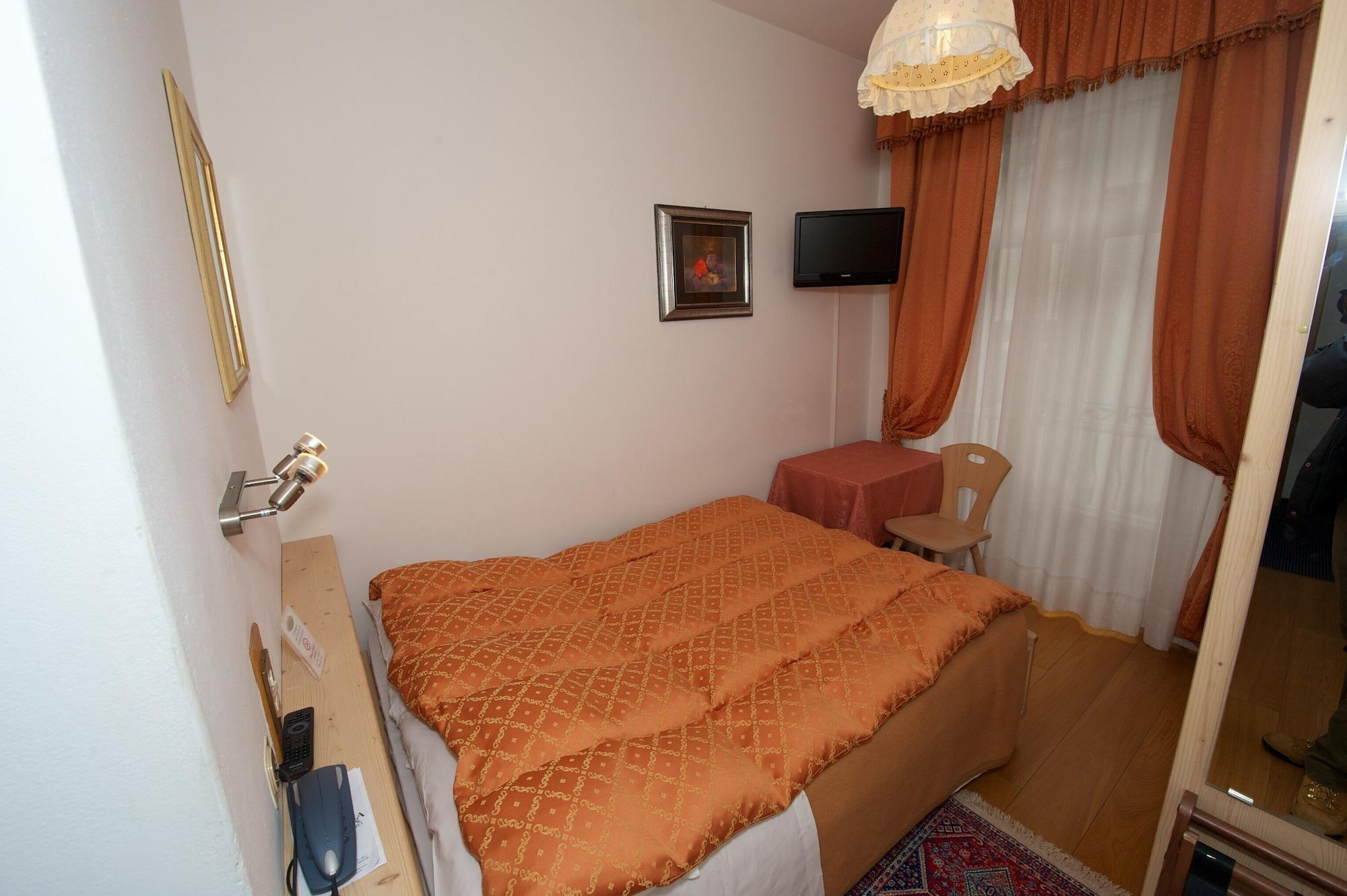 Hotel Montana Κορτίνα Ντ' Αμπέτσο Εξωτερικό φωτογραφία