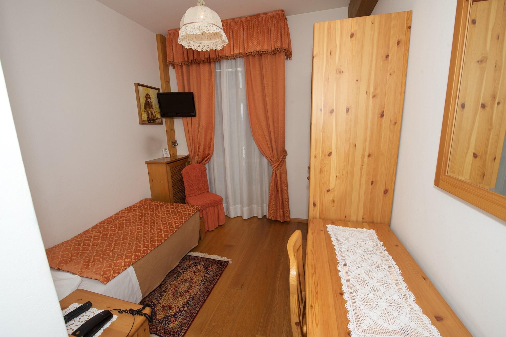 Hotel Montana Κορτίνα Ντ' Αμπέτσο Εξωτερικό φωτογραφία