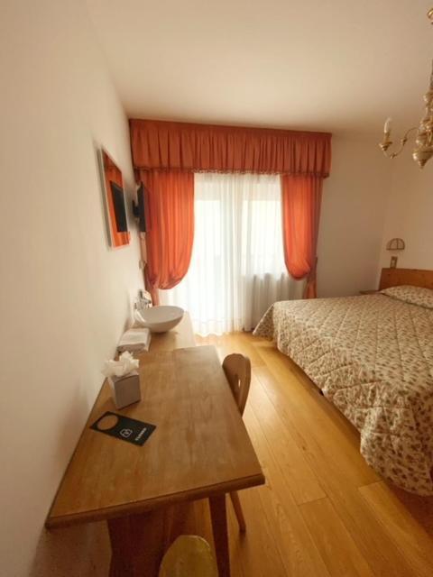 Hotel Montana Κορτίνα Ντ' Αμπέτσο Εξωτερικό φωτογραφία